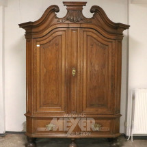 Los 670: gr. Garderoben-/Hallenschrank, 2-türig