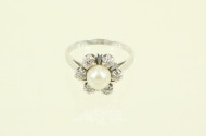 Damenring mit 1 Perle und Diamantrosen