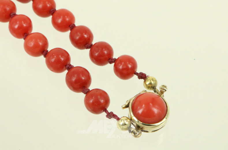 Korallen-Perlenkette mit Schließe in 585 GG