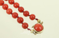 Korallen-Perlenkette mit Schließe in 585 GG