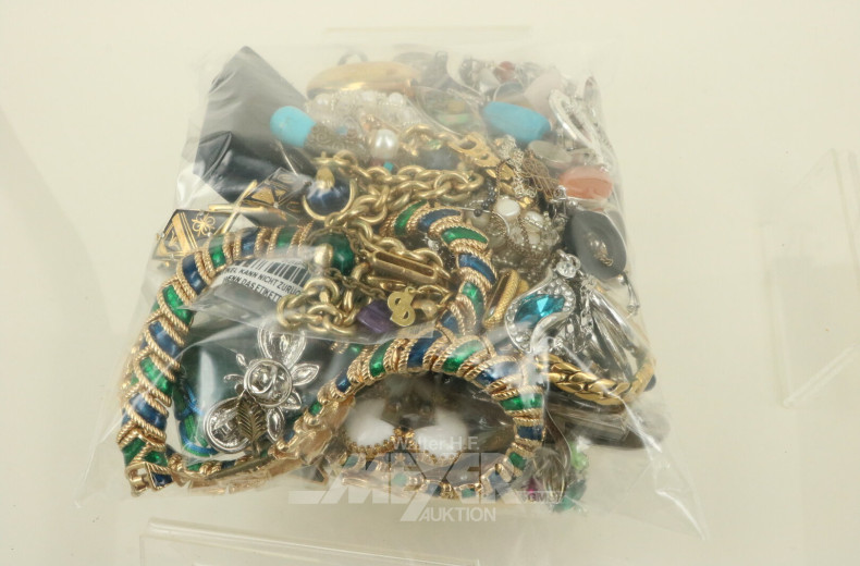 Posten Modeschmuck, best. aus Ketten, Ohrringe, Armbänder, Broschen etc.