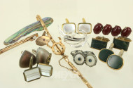 Konvolut Modeschmuck, best. aus: Manschettenknöpfe, Broschen, Krawattenklammern etc.
