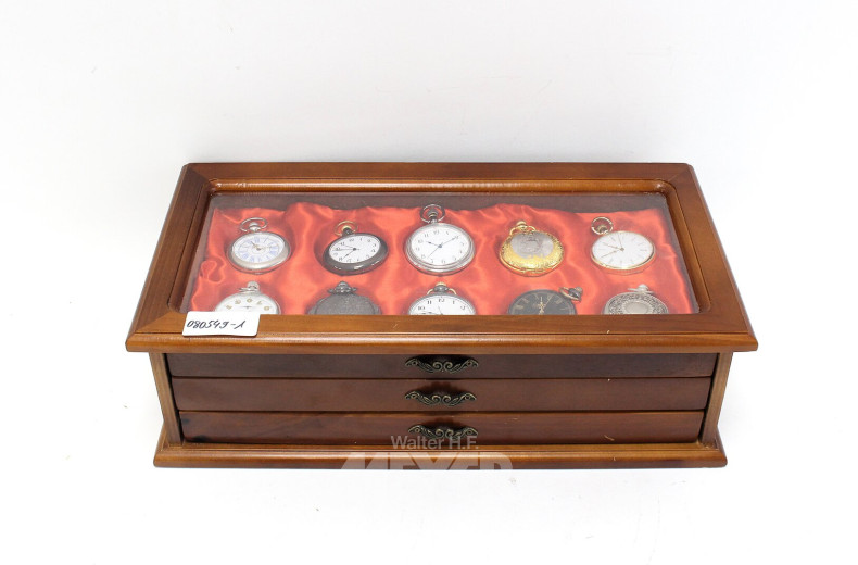 Konvolut Taschenuhren im Schaukasten