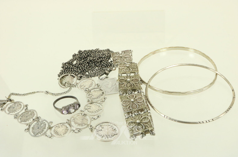 Posten Silberschmuck, u.a. Armreifen, Armbänder