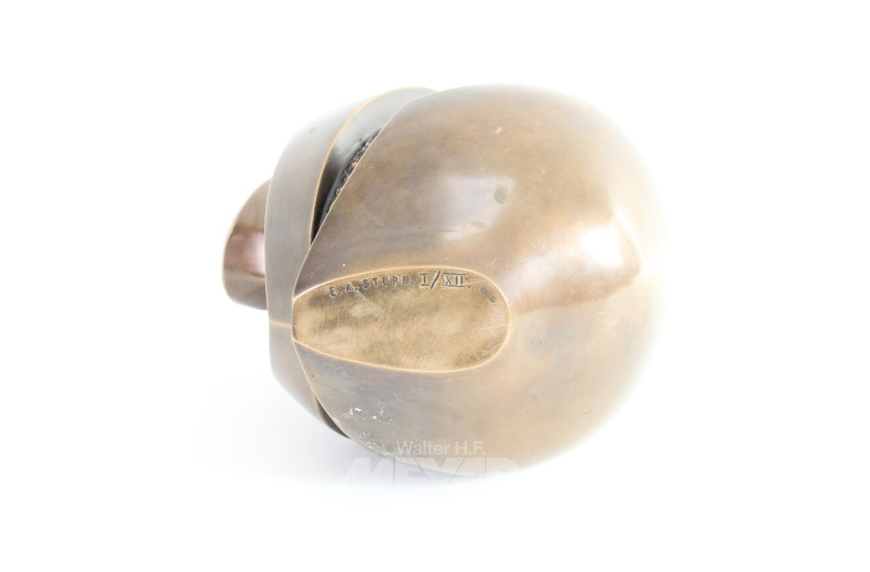 Skulptur "Eingesichert", kugelförmig