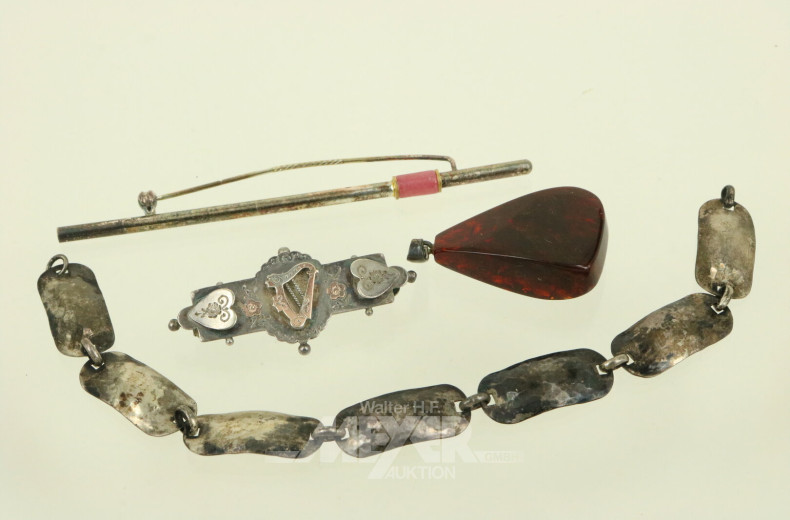 Kl. Konvolut Silberschmuck, best. aus 2 Broschen, Armband und Bernstein-Anhänger