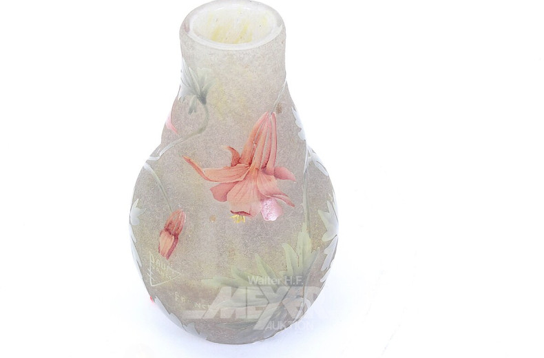 Kl. Vase mit roten Columbinen