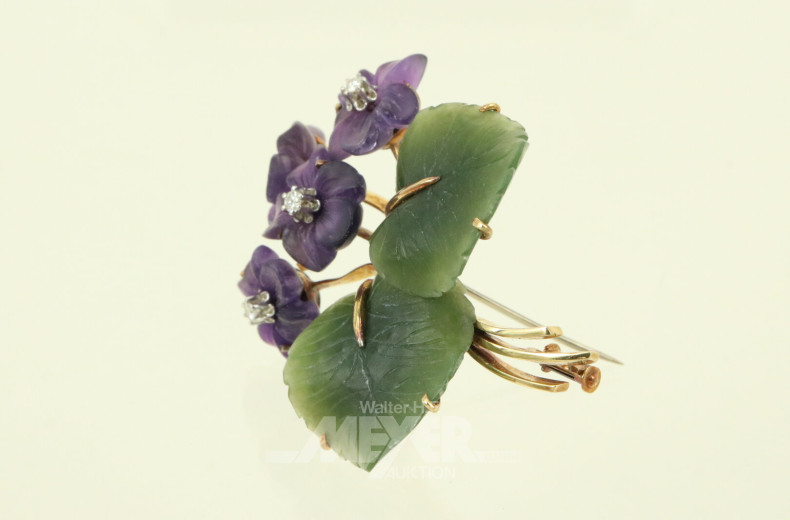 Nephrit-Brosche, besetzt mit 4 kl. Brillanten