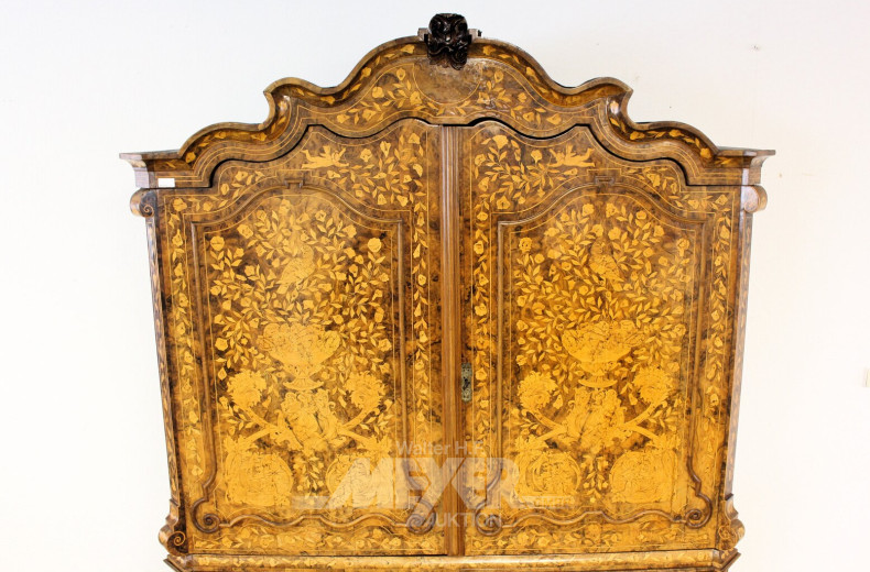 Holländischer Schrank mit Obstholzintarsien