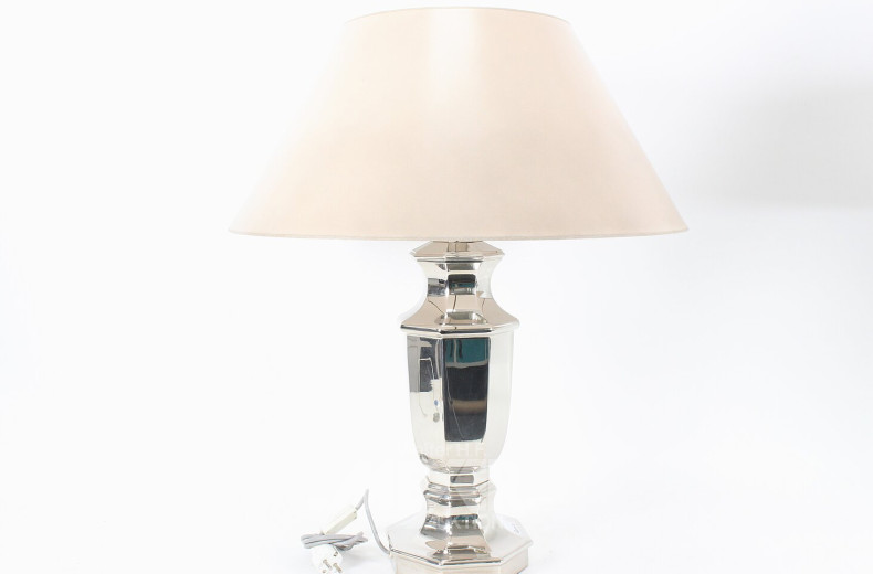 Paar Tischlampen mit 8-eckigem Chrom-Fuß