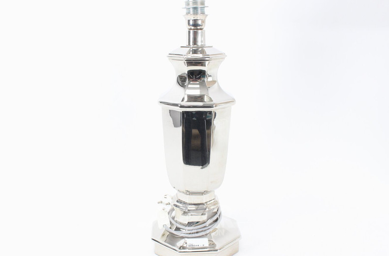 Paar Tischlampen mit 8-eckigem Chrom-Fuß