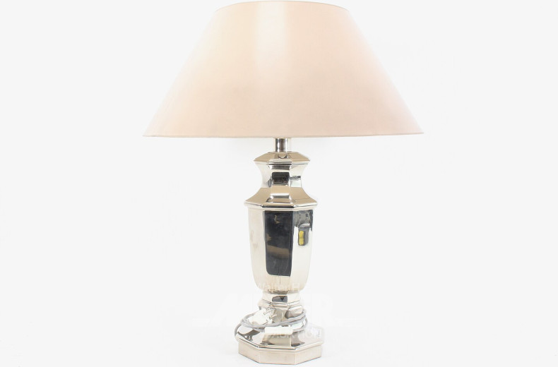 Paar Tischlampen mit 8-eckigem Chrom-Fuß