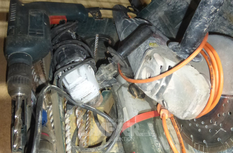 Posten Handmaschinen, u.a. Winkelschleifmaschine gr. + kl., 2 Bohrmaschinen