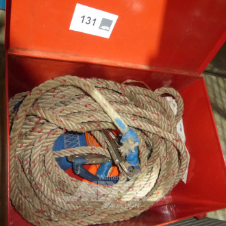 Fallstopgeschirr im Kasten