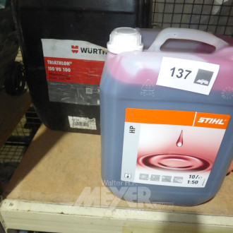 2 Kanister Öl, u.a. 2-Taktöl 1:50 STIHL, 1 x Sägekettenöl Typ: ISO VG 100 Triathlon WÜRTH