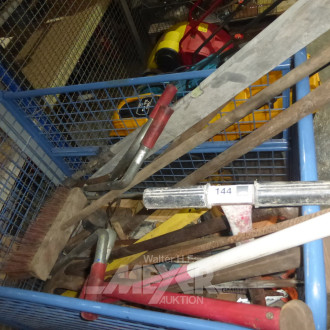 Posten Besen, Spaten, Schaufeln, Zurrgurte, Wasserwaagen, Richtscheit