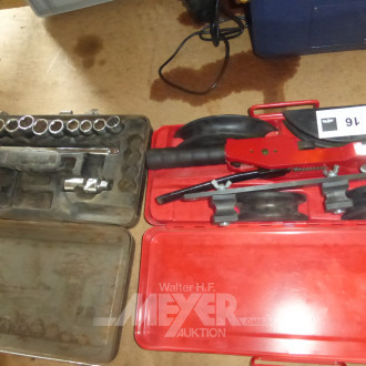 Steckschlüsselkasten, unvollständig sowie 1 Handrohrbieger