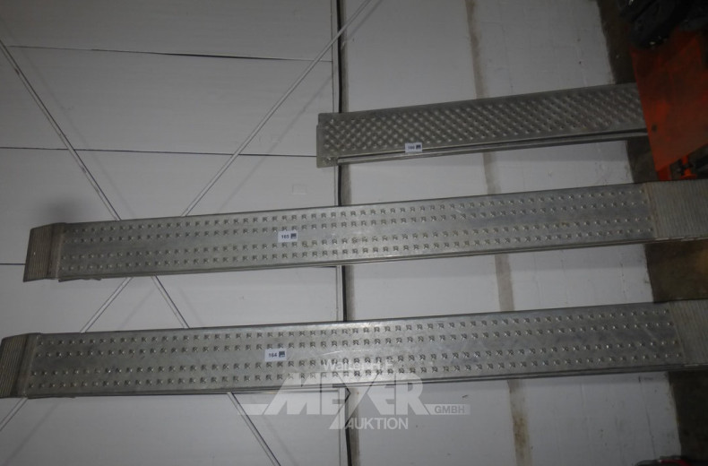 2 Aluminium-Auffahrrampen, ca. 1,50 m.