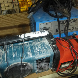 2 Batterie-Ladegeräte sowie 1 Baustellenradio