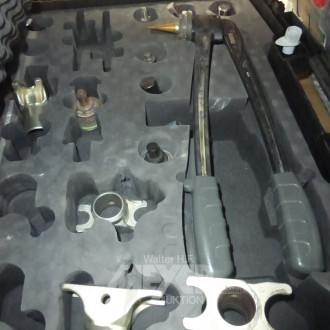 Axialpresse mit Aufhalszange