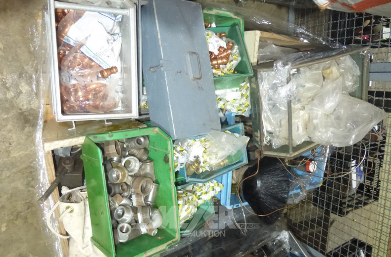 3 Paletten div. Installationsmaterial f. Gebäudetechnik, Gas-, Wasser-, Heizungswesen, u.a. Kupferfittinge, div. Messingschieber