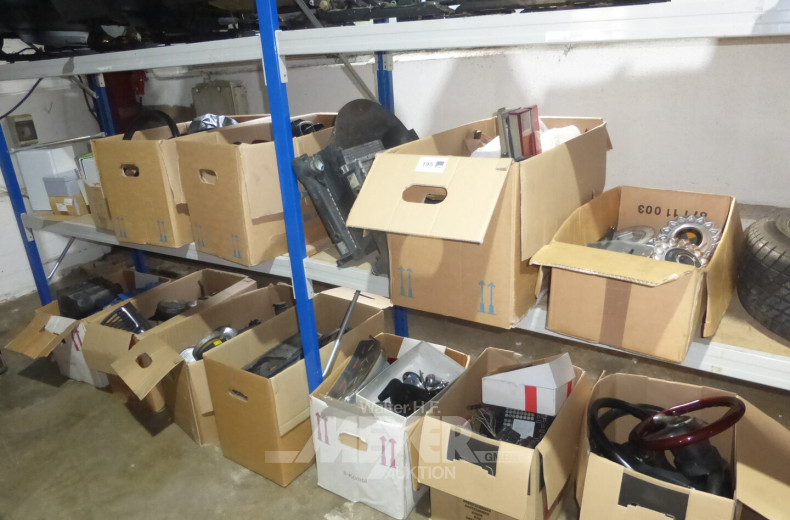 12 Kartons mit Inhalt: div. BMW-Teile, u.a. Tachoinstrumente, Felgendeckel, Rückleuchten, Scheinwerfer, Kühler, Lichttechnik, Lenkräder etc.