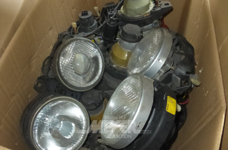 12 Kartons mit Inhalt: div. BMW-Teile, u.a. Tachoinstrumente, Felgendeckel, Rückleuchten, Scheinwerfer, Kühler, Lichttechnik, Lenkräder etc.