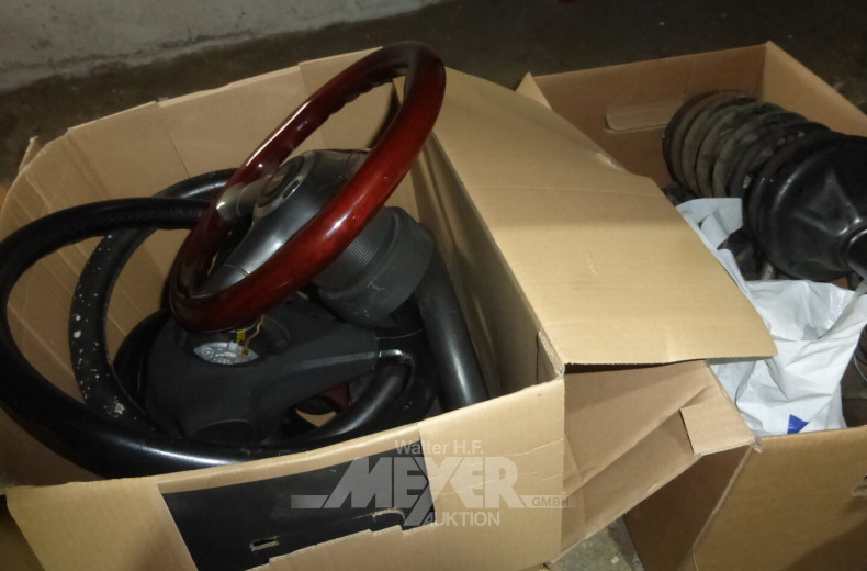 12 Kartons mit Inhalt: div. BMW-Teile, u.a. Tachoinstrumente, Felgendeckel, Rückleuchten, Scheinwerfer, Kühler, Lichttechnik, Lenkräder etc.