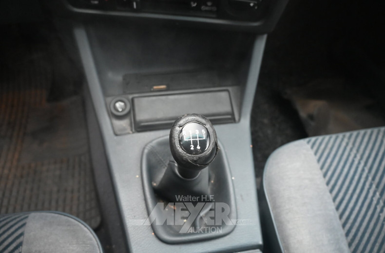 BMW 318i E30 limousine, saturnblau