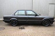BMW 316i E30, diamantschwarz metallic