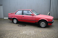 BMW 318i E30 coupé, zinnoberrot