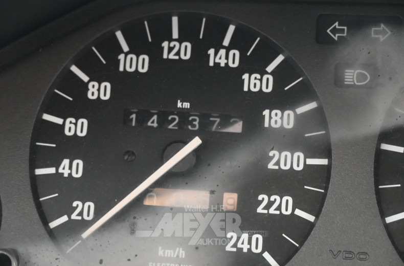 BMW 318i E30 coupé, zinnoberrot