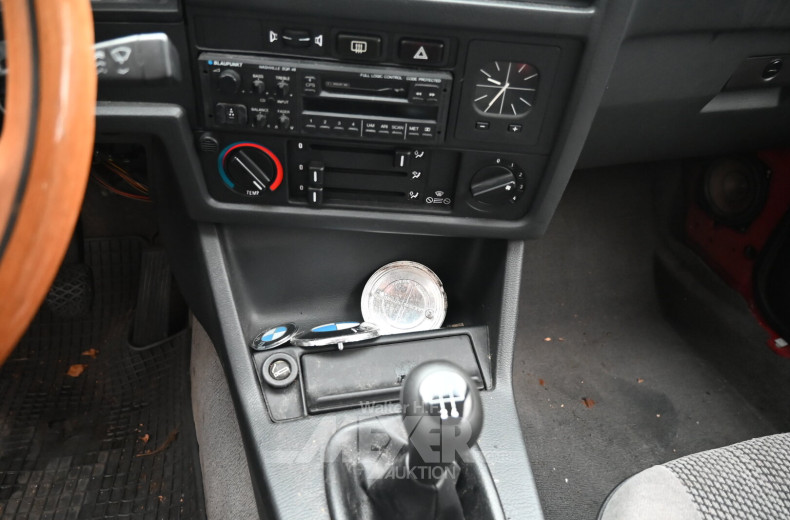 BMW 318i E30 coupé, zinnoberrot