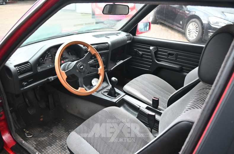 BMW 318i E30 coupé, zinnoberrot