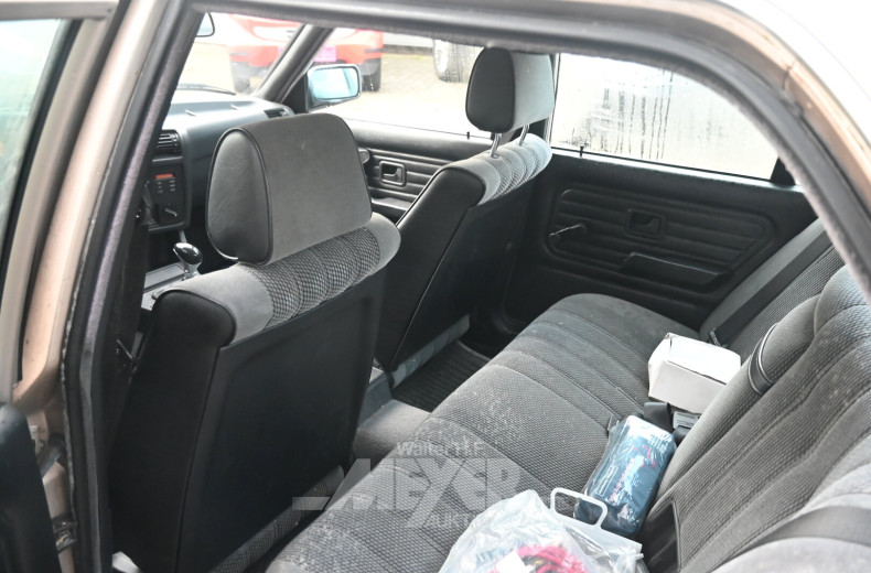 BMW 316i E30 limousine, kashmirsilber metallic