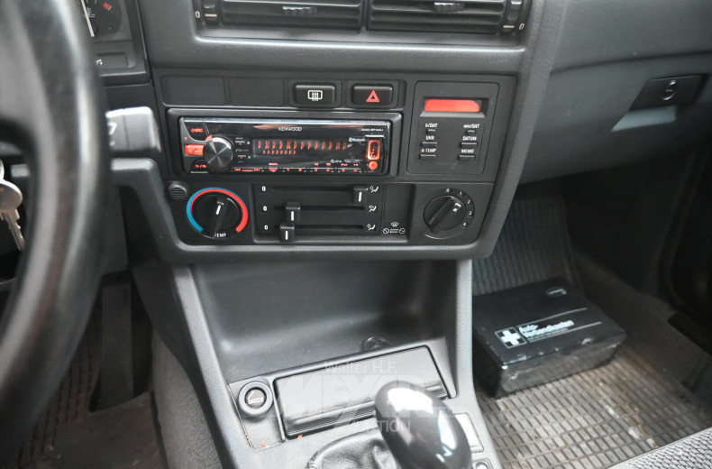 BMW 316i E30 limousine, kashmirsilber metallic