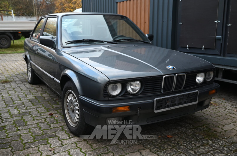 BMW 318i E30 coupé, lachssilber
