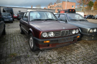 BMW 316i E30, limousine, burgundrot