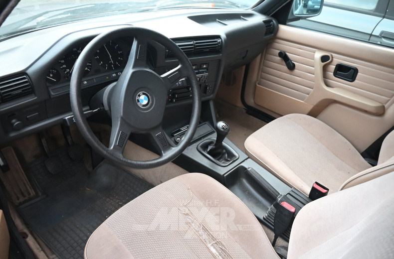 BMW 316i E30, limousine, burgundrot