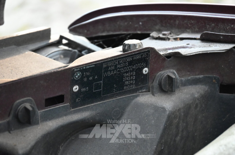 BMW 316i E30, limousine, burgundrot