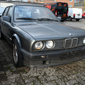 BMW 318i E30, limousine, lachssilber