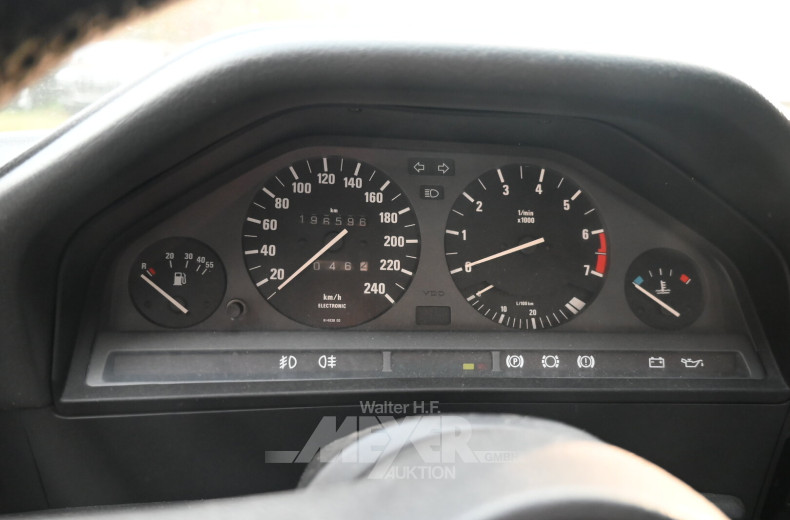 BMW 318i E30, limousine, lachssilber