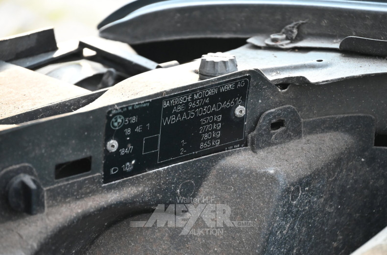 BMW 318i E30, limousine, lachssilber