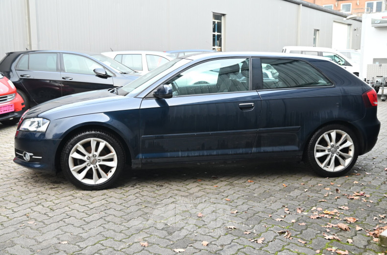 Audi A3 1.4 TFSI Ambition, blau