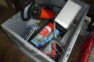 Kunststoffkiste mit Inhalt: Hand- und Montagewerkzeug