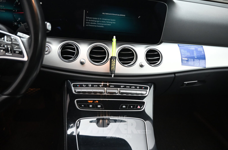 Mercedes-Benz E220d Taxi limousine 9G-Tronic, black, foliert beige