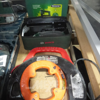 2 Kabel-Einzugspiralen, 1 Druckluftacker und kl. Akku-Modellbausäge