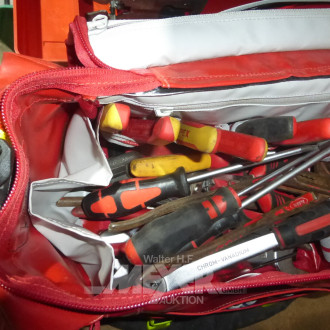 Werkzeugtasche mit Inhalt: Hand- und Montagewerkzeug