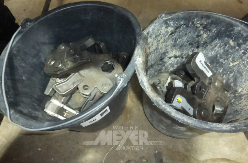 2 Kunststoffeimer mit div. Presszangen