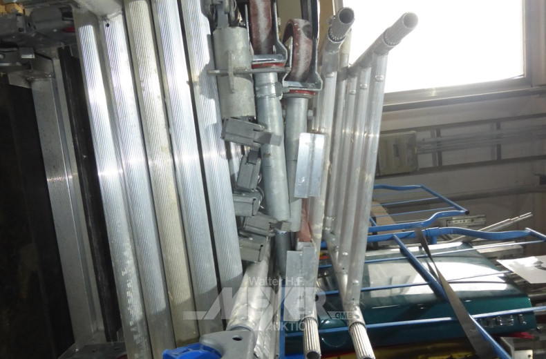 gr. Posten Alu-Rollgerüste, u.a. 2 Stck., 3 Durchgangsböden, 5 Stellrahmen á 4 x 2 m, 2 x 1 m, div. Diagonale sowie Stirnbretter